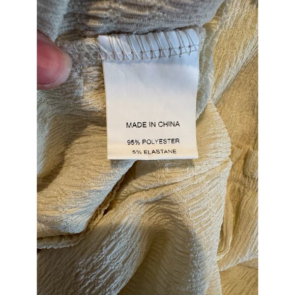 Textured Cream Long Sleeve Romper Women’s Large Puff Sleeve Keyhole Back Dressy - Picture 8 of 9